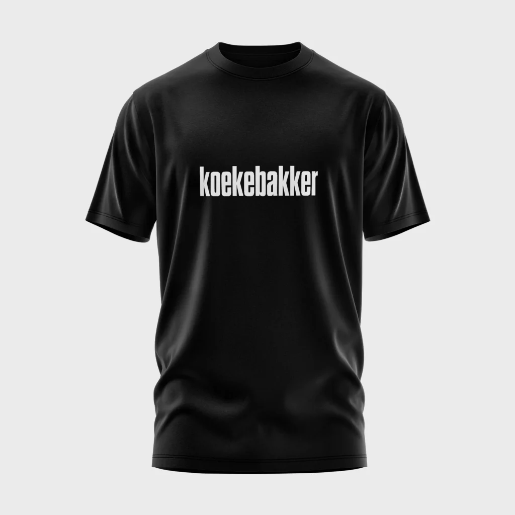 Zwart t-shirt met opdruk 'koekebakker' in witte tekst