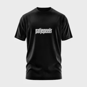 Zwart t-shirt met opdruk 'patjepeeër' in witte tekst