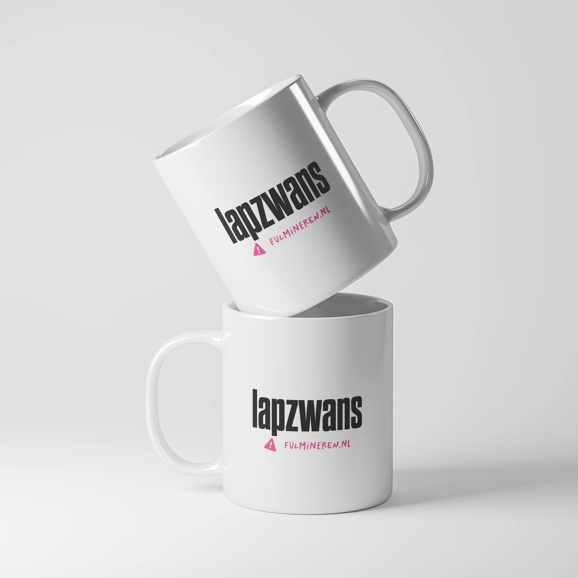 Witte mok met opdruk 'lapzwans' in zwarte tekst