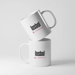 Witte mok met opdruk 'losbol' in zwarte tekst