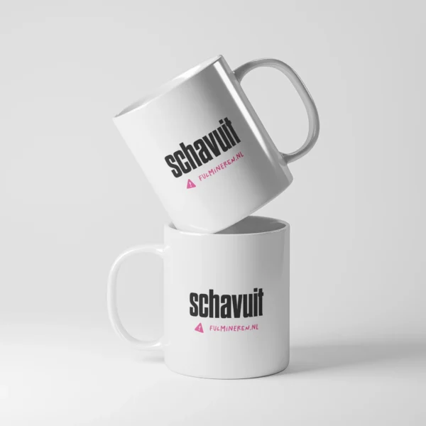 Witte mok met opdruk 'schavuit' in zwarte tekst