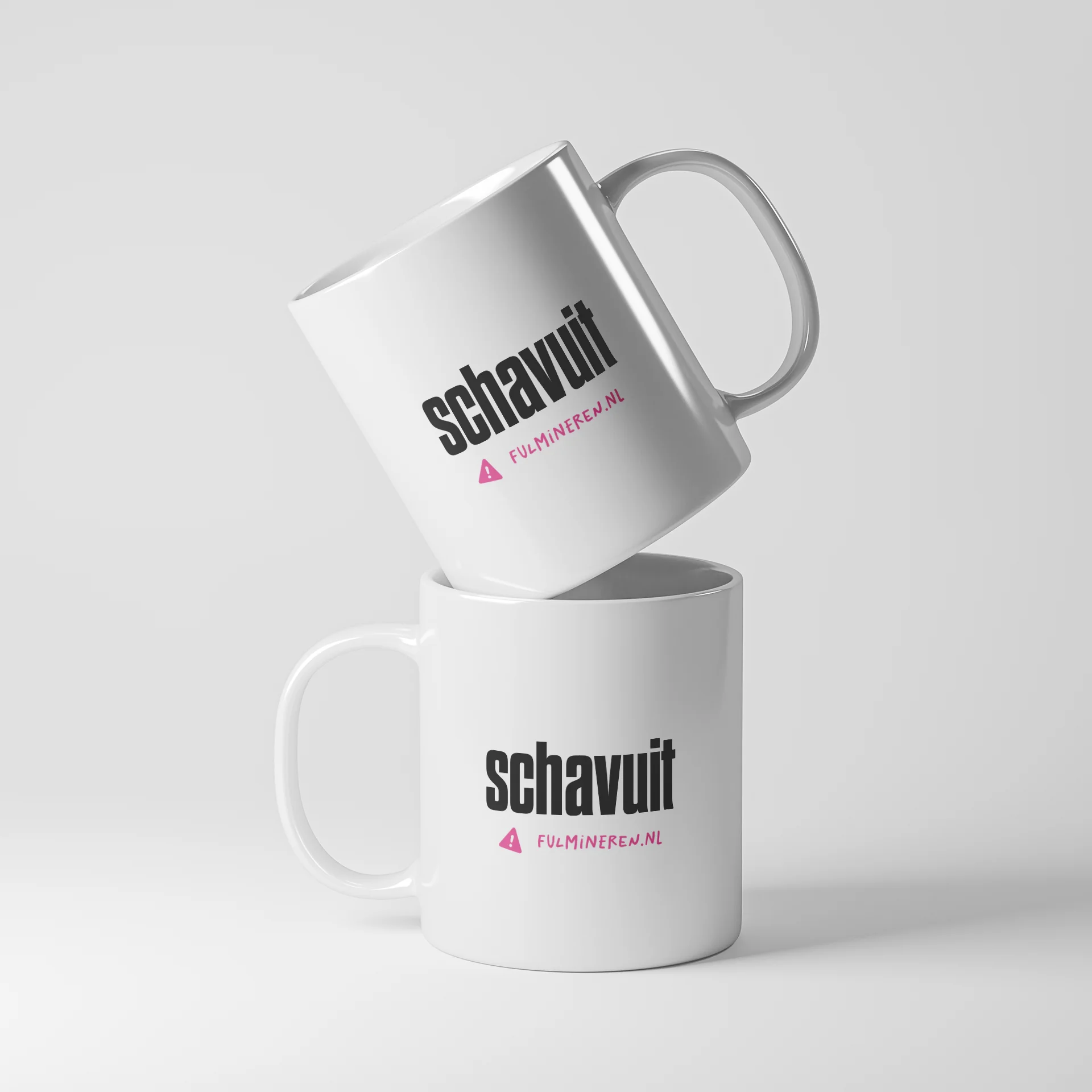 Witte mok met opdruk 'schavuit' in zwarte tekst